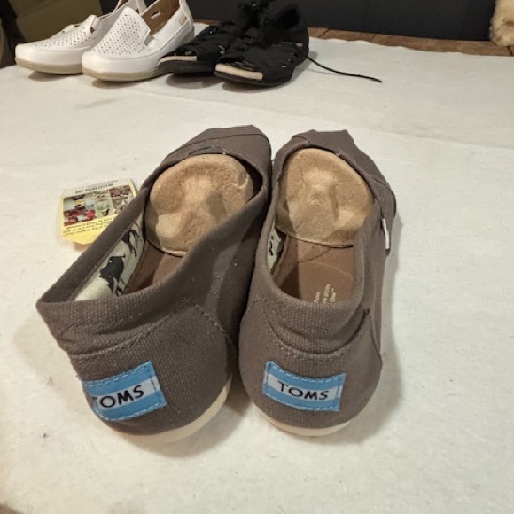 Toms Size 9.5 Tan Men’s Loafers NEW - Picture 6 of 6